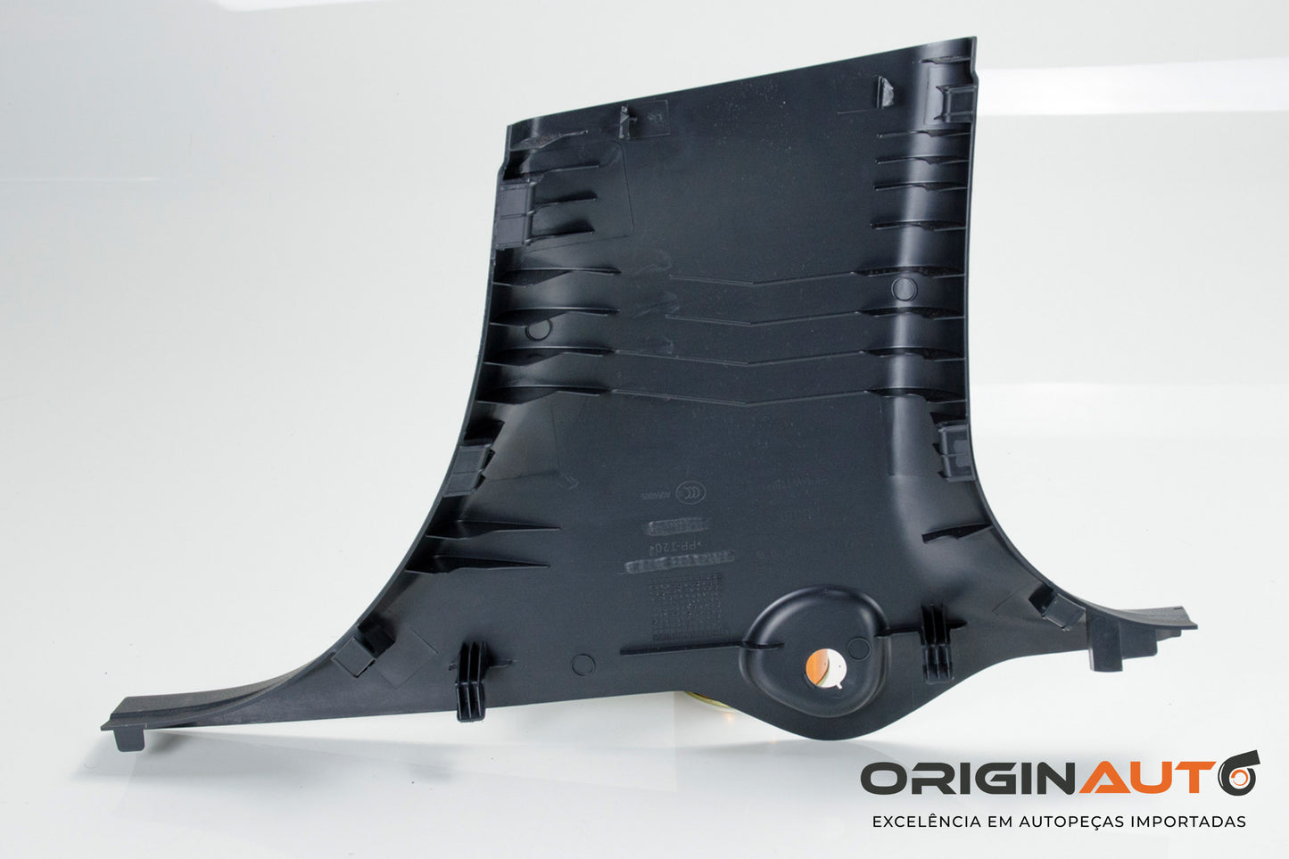 Acabamento Inferior Coluna B Mercedes Gla200 A1568901100