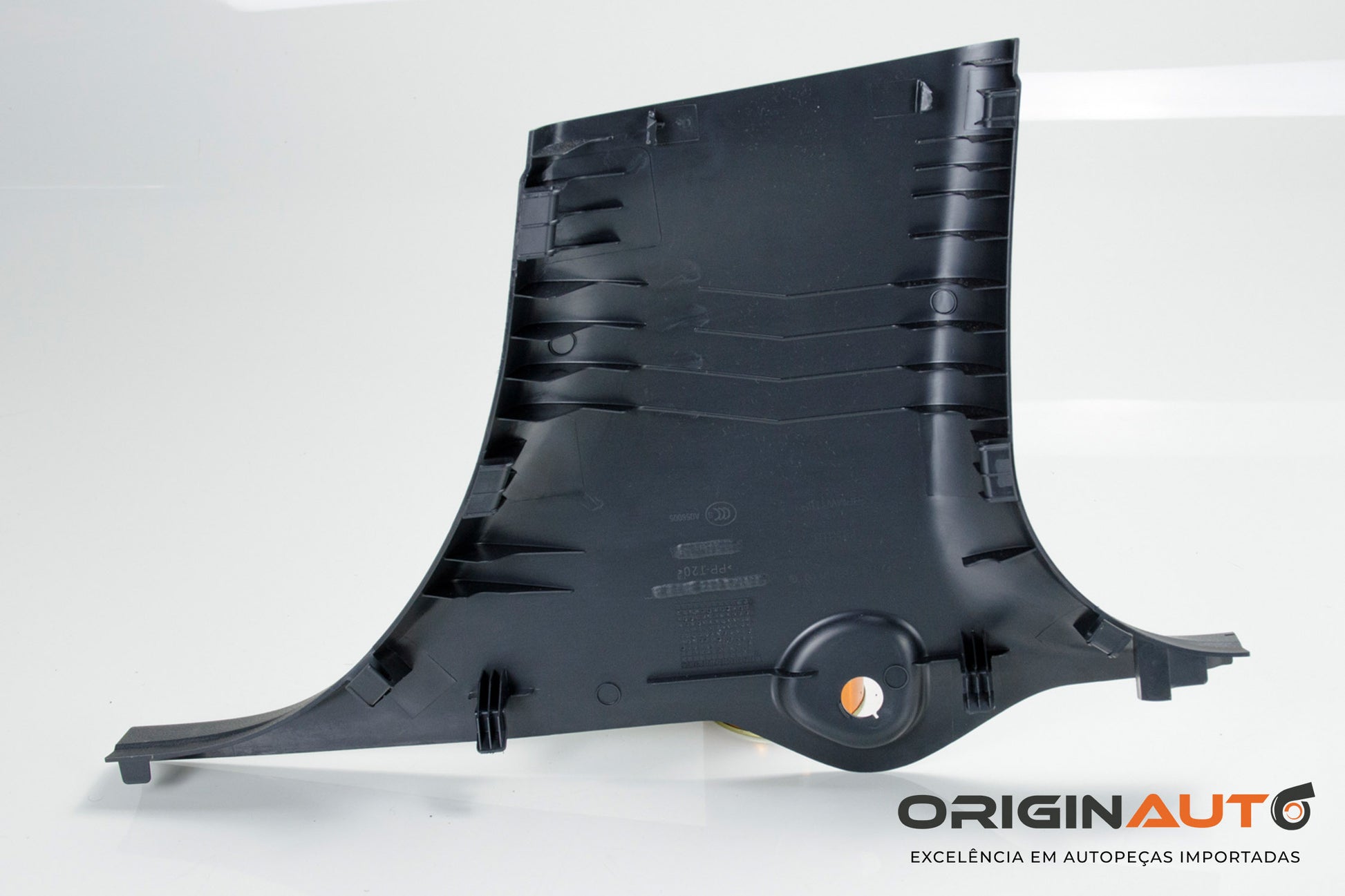 Acabamento Inferior Coluna B Mercedes Gla200 A1568901100