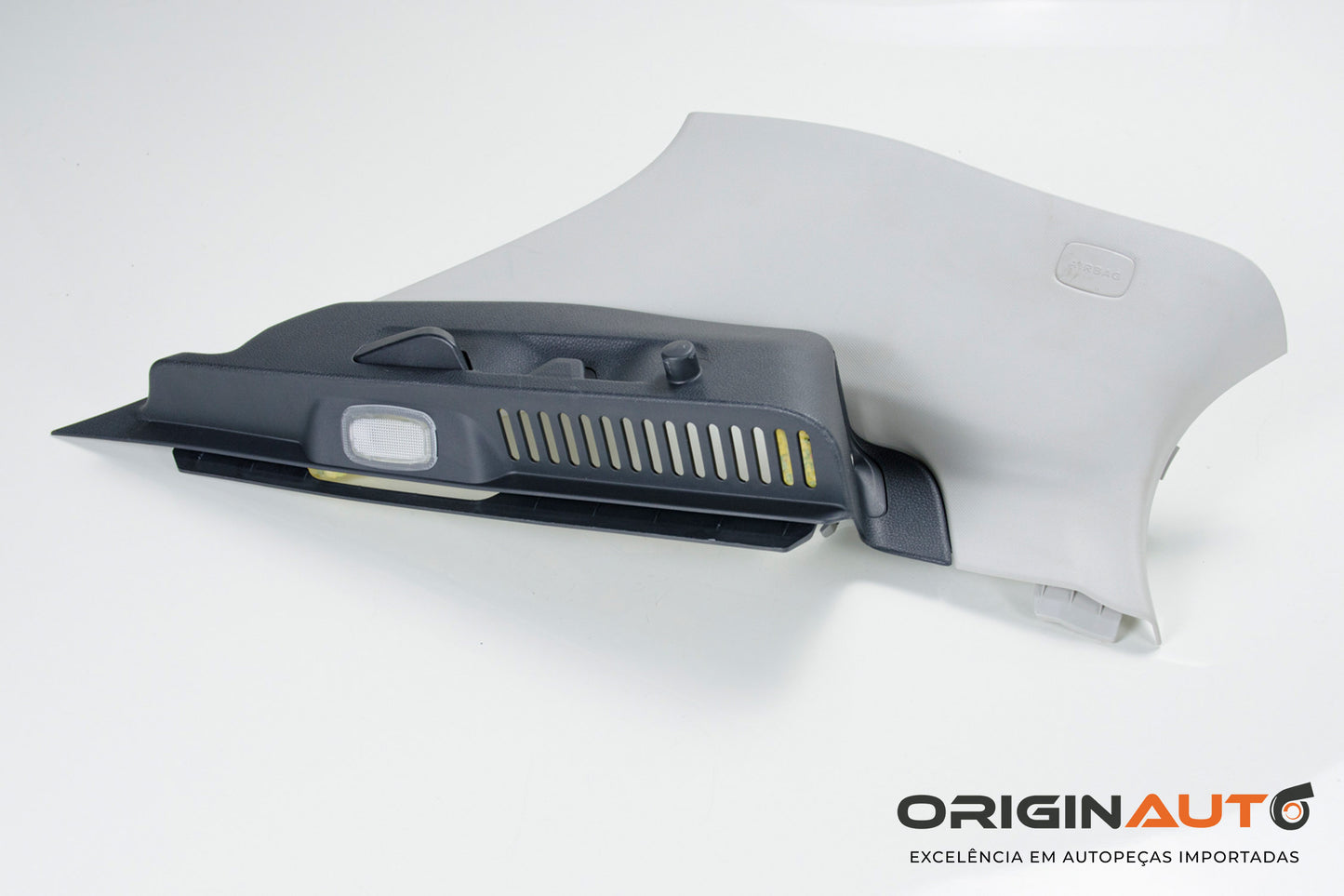 Acabamento Esquerdo Portamalas Mercedes Gla200 A1566904300