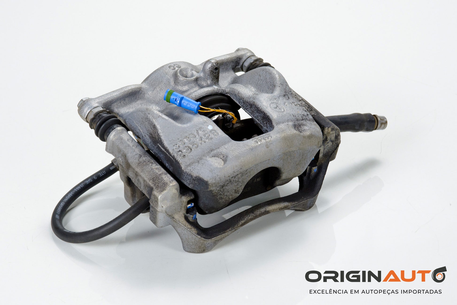 Pinça Freio Dianteira Direita Mercedes Gla200 A0004216781