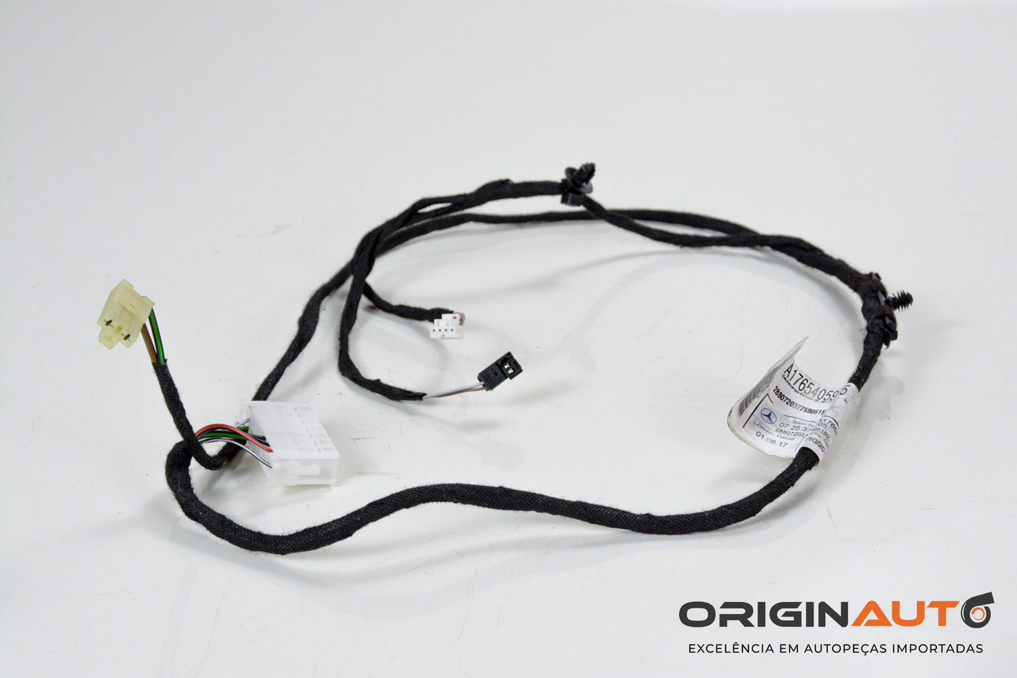 Chicote Console Central Mercedes Gla200 A200 A1765405905