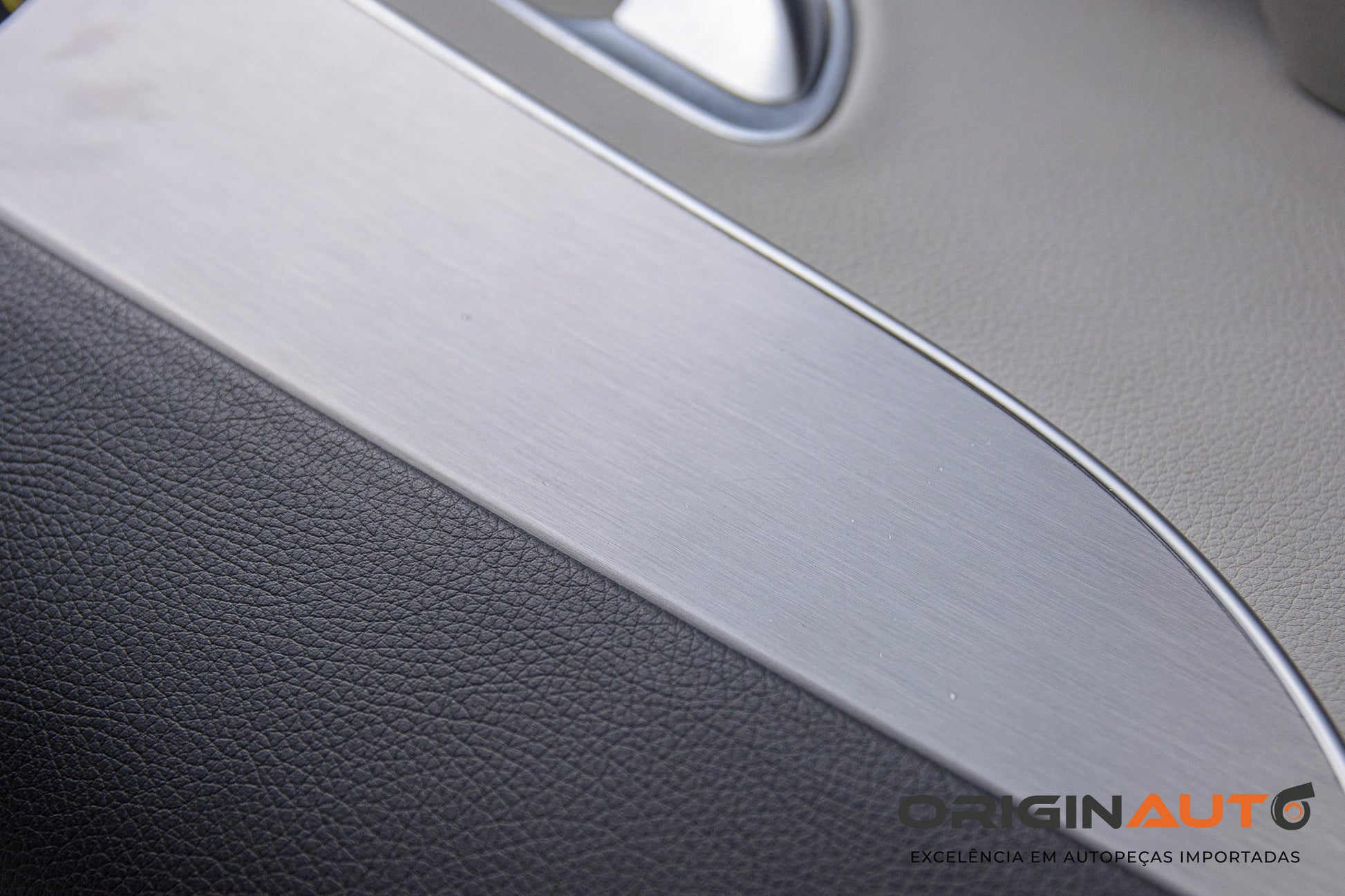 Forro De Porta Dianteiro Esquerdo C250 2018