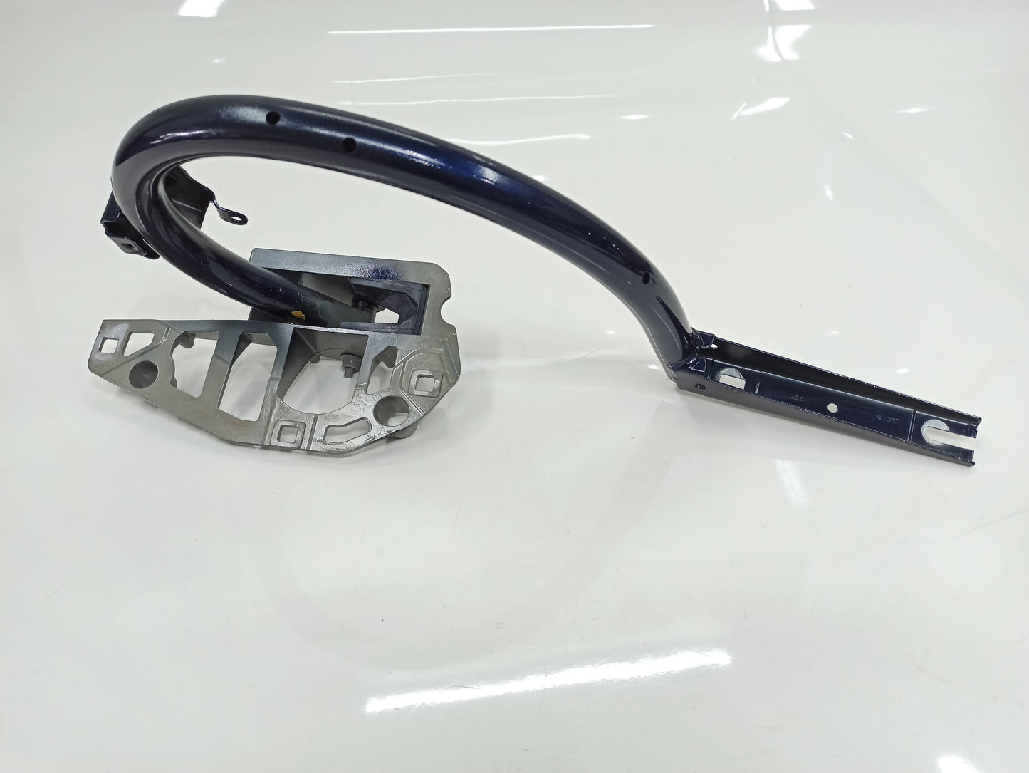 Braco Tampa Traseira Esquerda Mercedes Benz  C250  2018 A2057500328