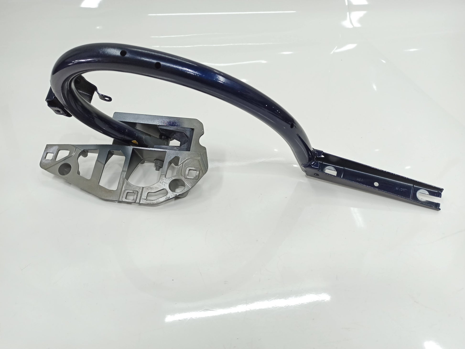 Braco Tampa Traseira Esquerda Mercedes Benz  C250  2018 A2057500328