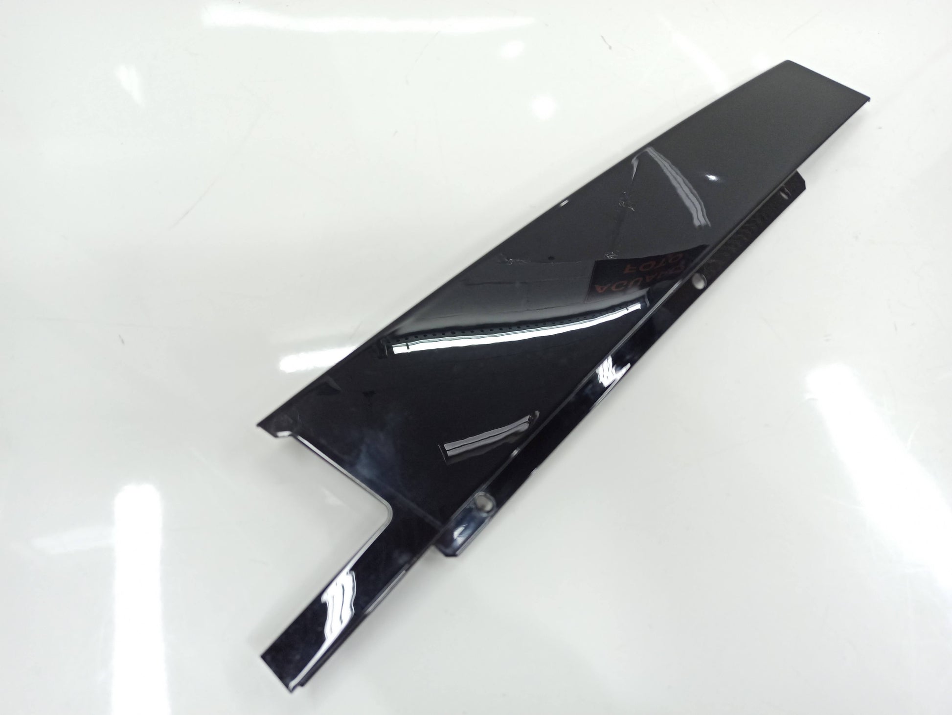 Moldura Coluna B Porta Traseira Esquerda Mercedes Benz  C250  2018 A2056900987