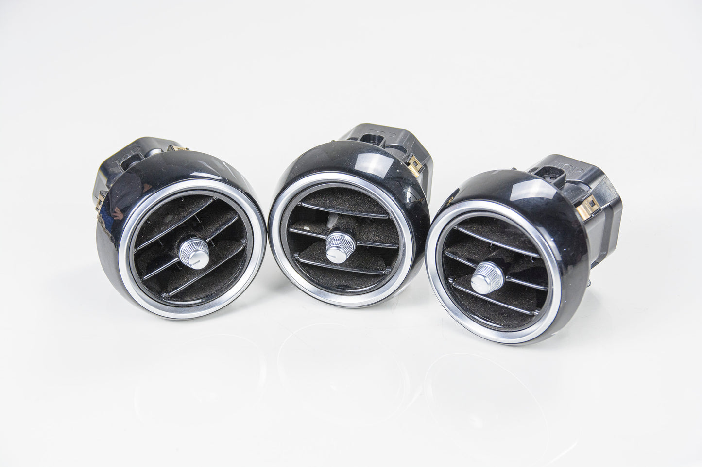 Difusor Central Ar Mb C180 C200 C250 W205 A2058300201 Detalhe