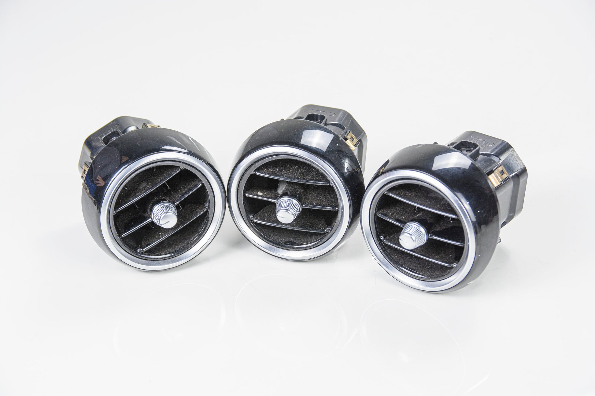 Difusor Central Ar Mb C180 C200 C250 W205 A2058300201 Detalhe