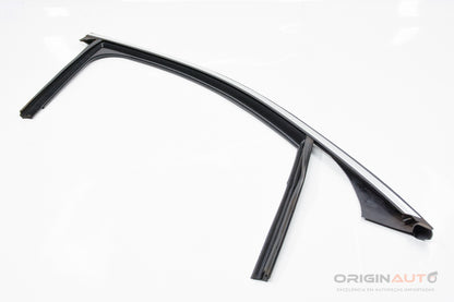 Canaleta Externa Porta Dianteira Direita Mercedes C200 W205 2019 A2057254600