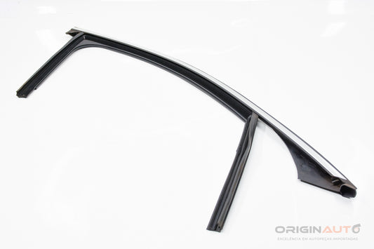 Canaleta Externa Porta Dianteira Direita Mercedes C200 W205 2019 A2057254600