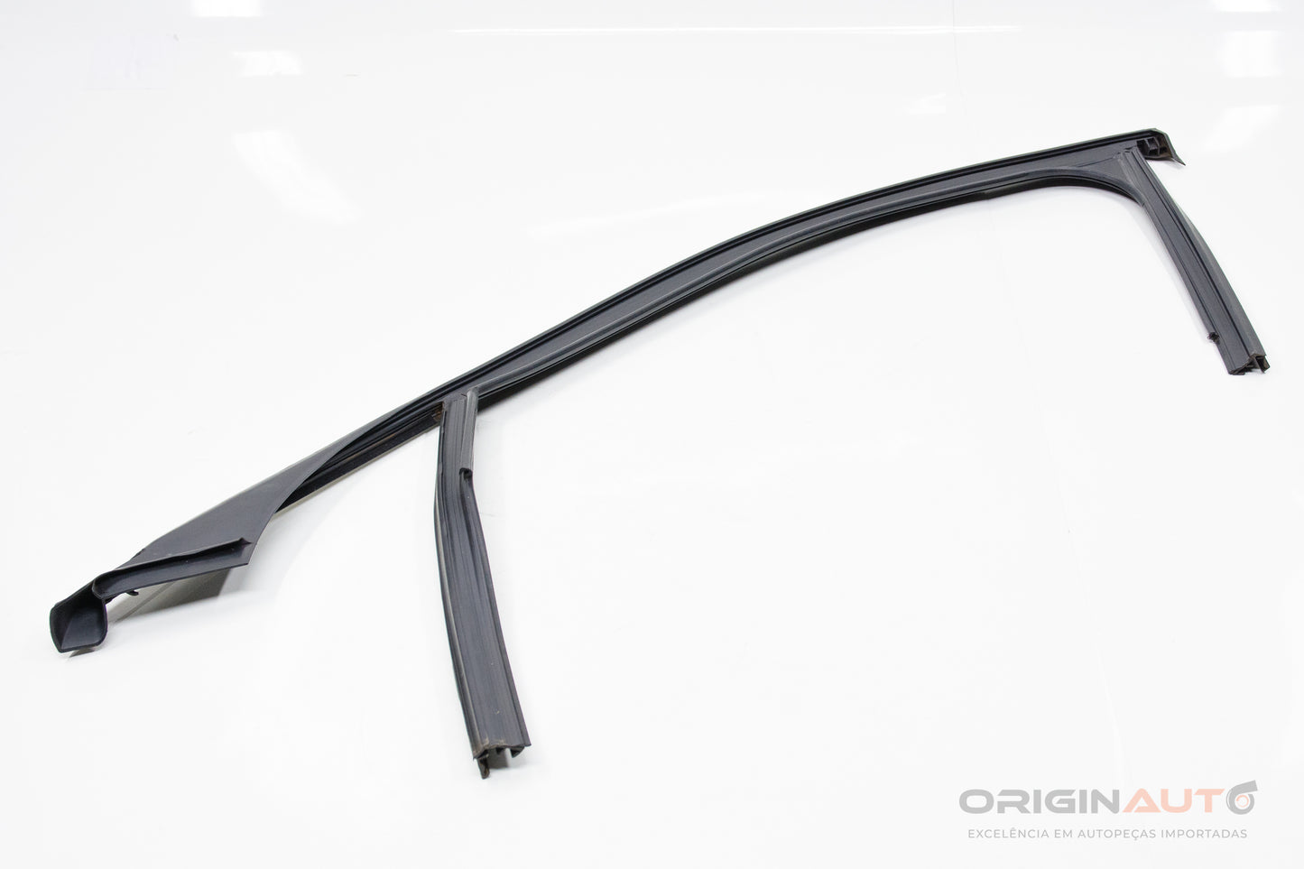 Canaleta Externa Porta Dianteira Direita Mercedes C200 W205 2019 A2057254600