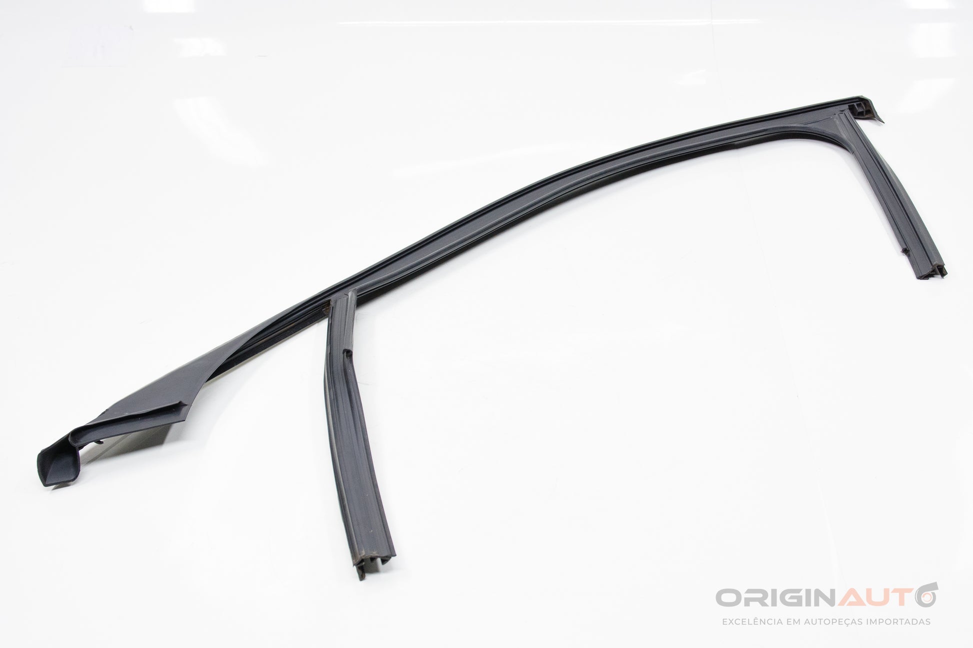 Canaleta Externa Porta Dianteira Direita Mercedes C200 W205 2019 A2057254600