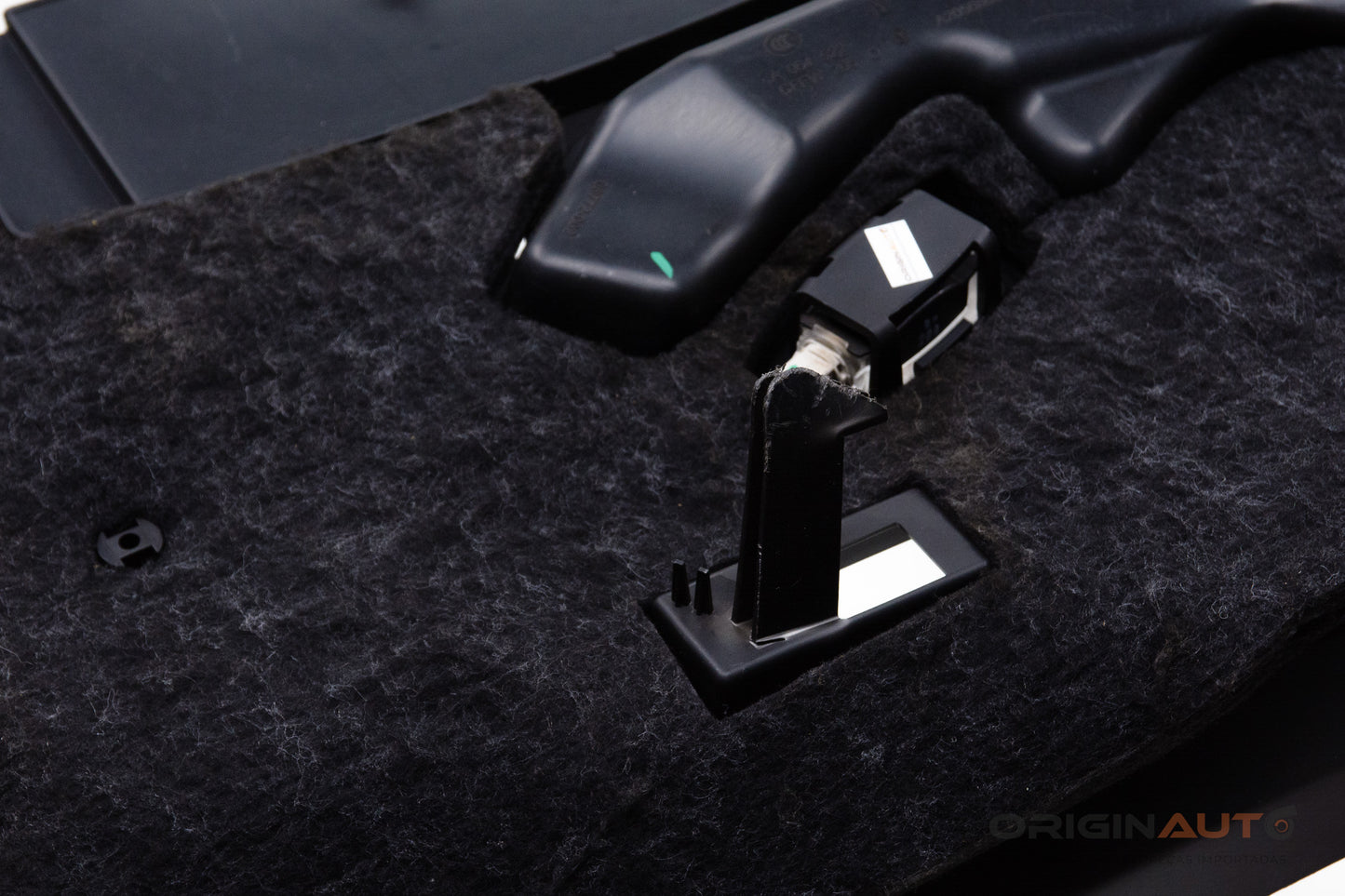 Acabamento Pe Carona Mercedes C200 W205 2019 A2056805810