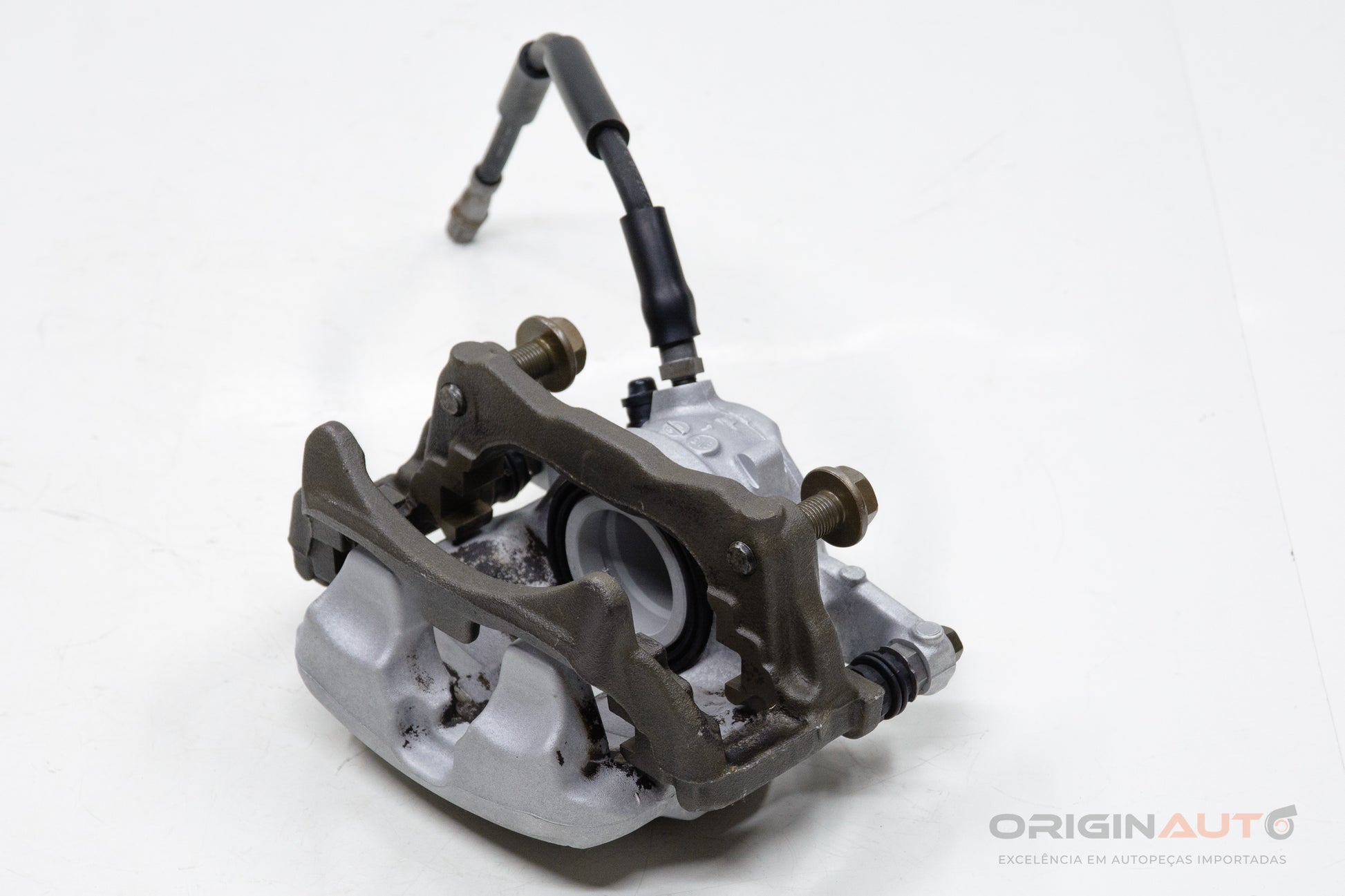 Pinca Freio Dianteira Direita Mercedes C200 W205 2019 A2054210494 A2054210281