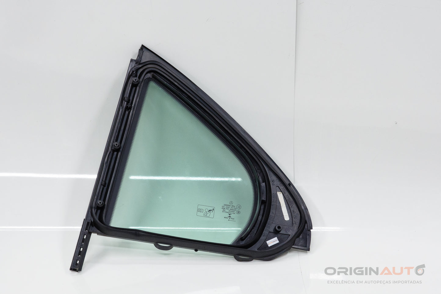 Vidro Vigia Traseiro Direito Mercedes C200 W205 2019 A2057300155