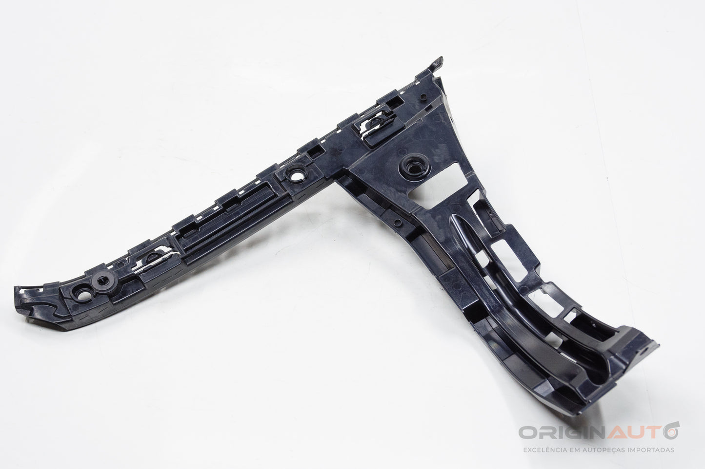 Guia Parachoque Traseiro Esquerdo Mercedes C200 W205 2019 A2058801702