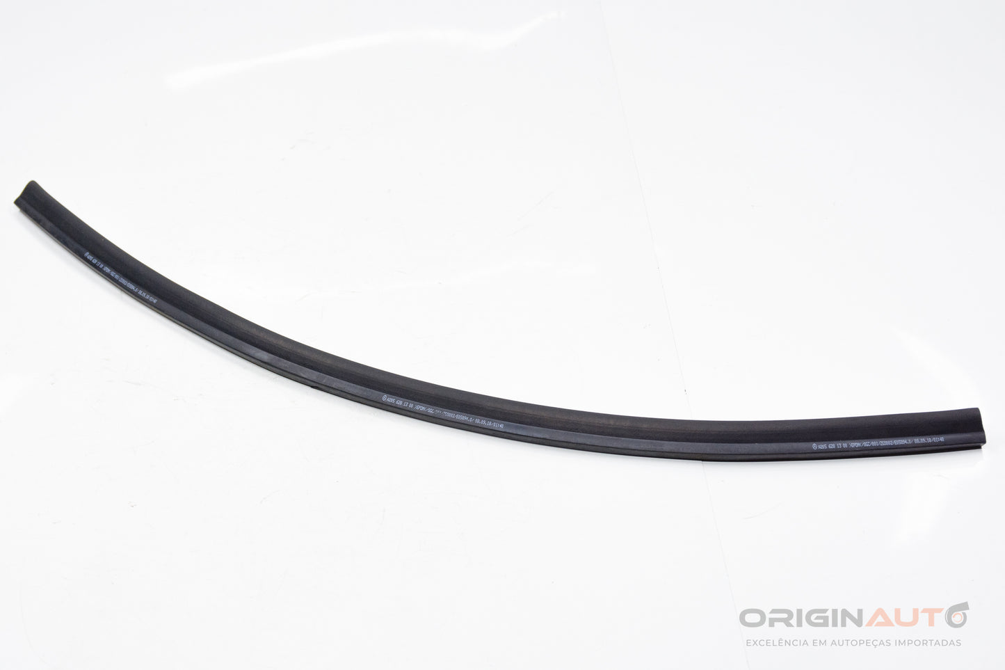 Borracha Superior Parachoque Dianteira Mercedes C200 W205 2019 A2056281300