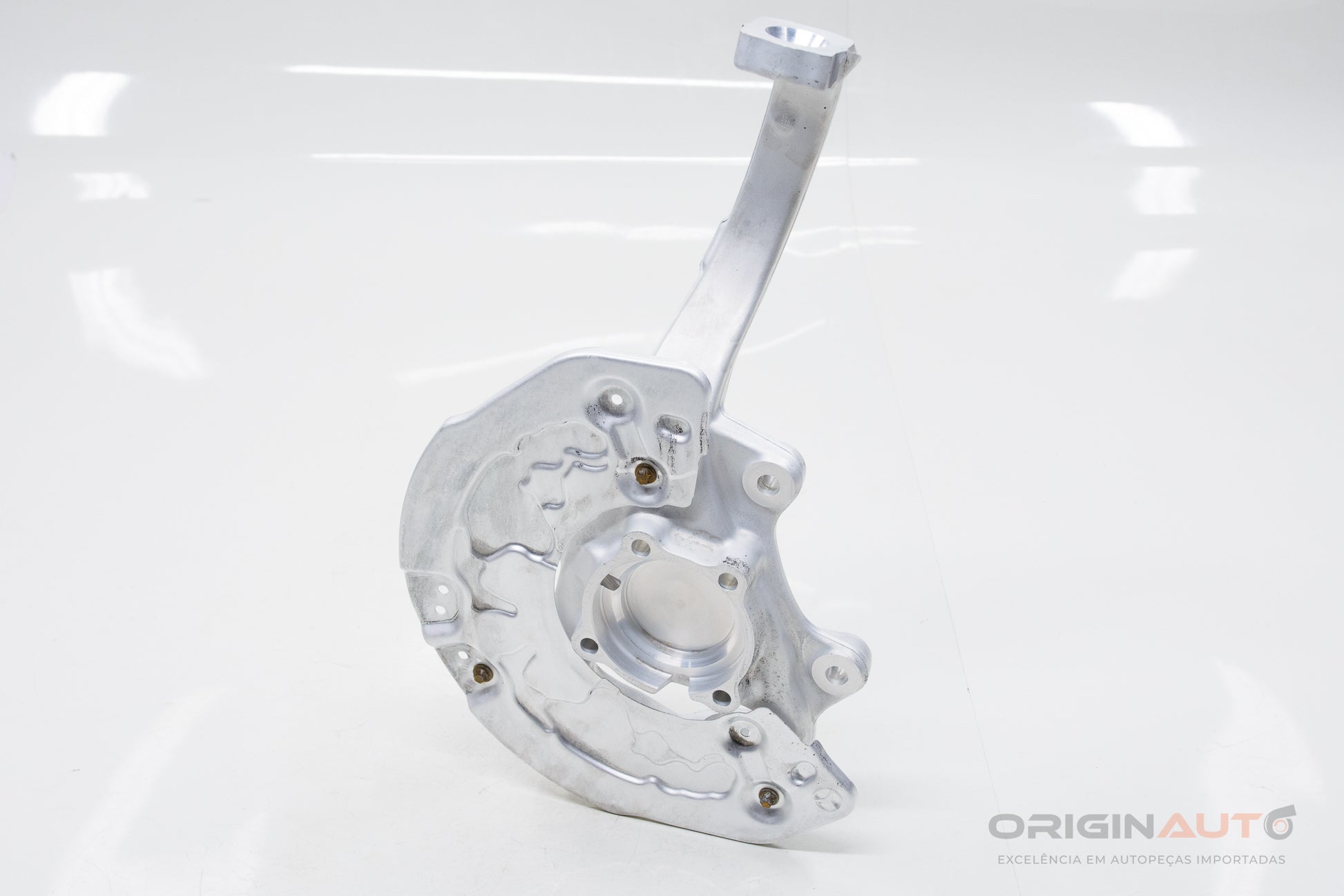 Montante Manga Eixo Dianteiro Esquerdo Mercedes C200 2019 A205210026 A2053322100