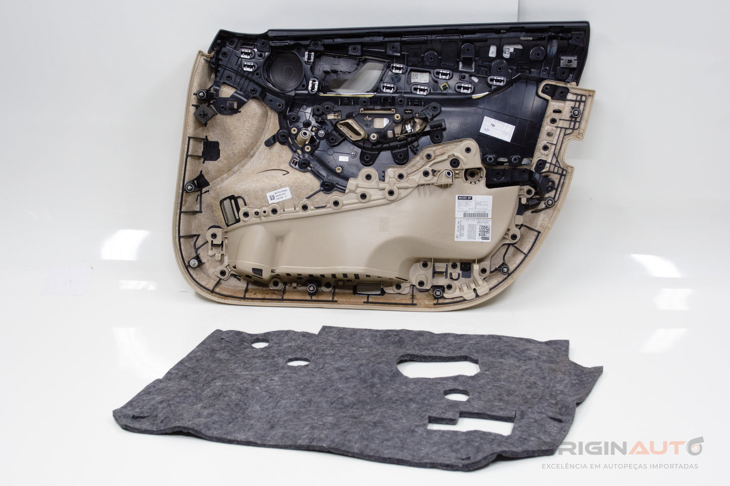 Forro Porta Dianteira Esquerda Mercedes C200 W205 2019 A0028201901