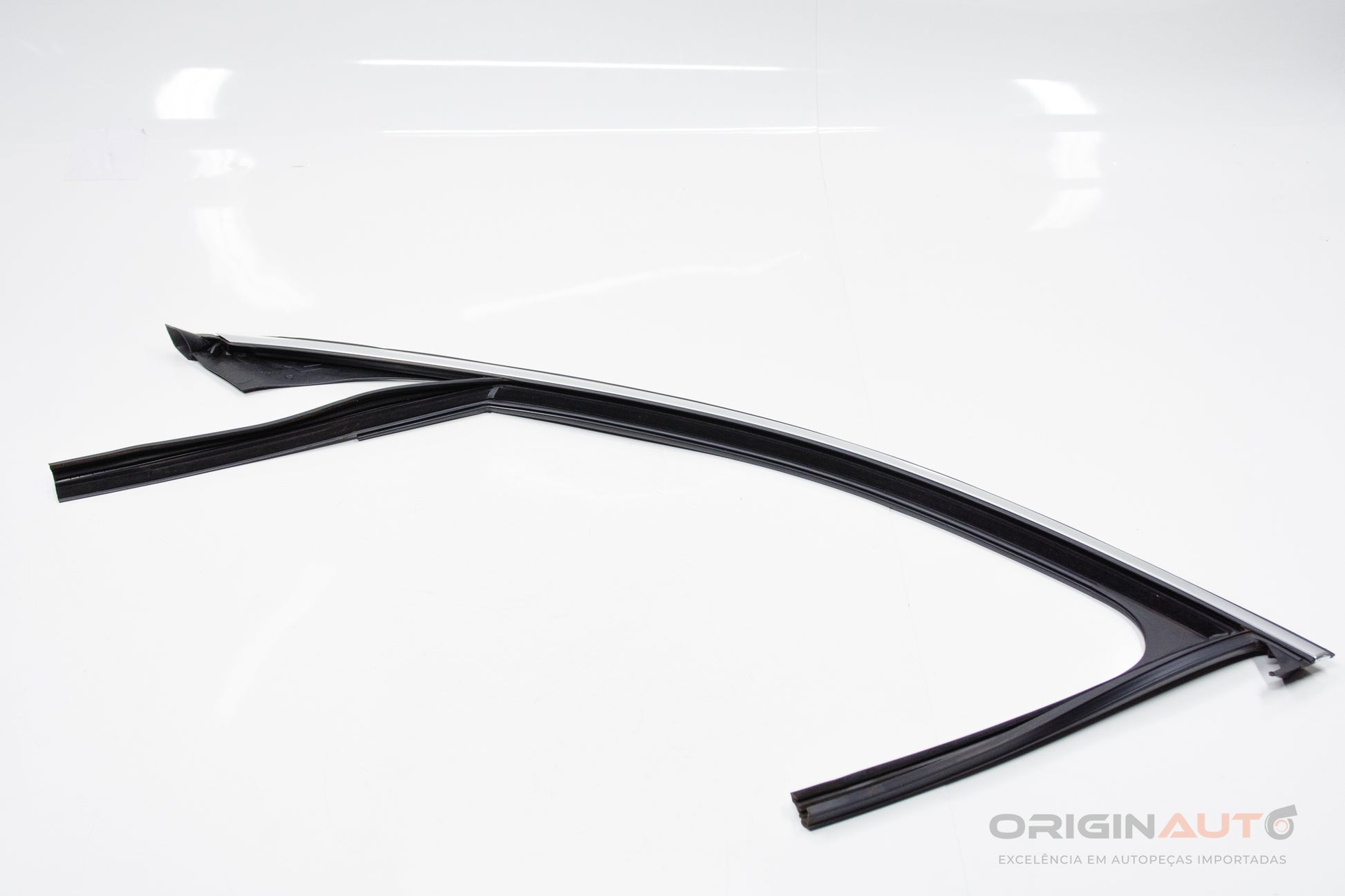 Canaleta Externa Porta Dianteira Esquerda Mercedes C200 W205 2019