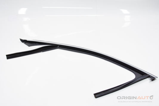 Canaleta Externa Porta Dianteira Esquerda Mercedes C200 W205 2019