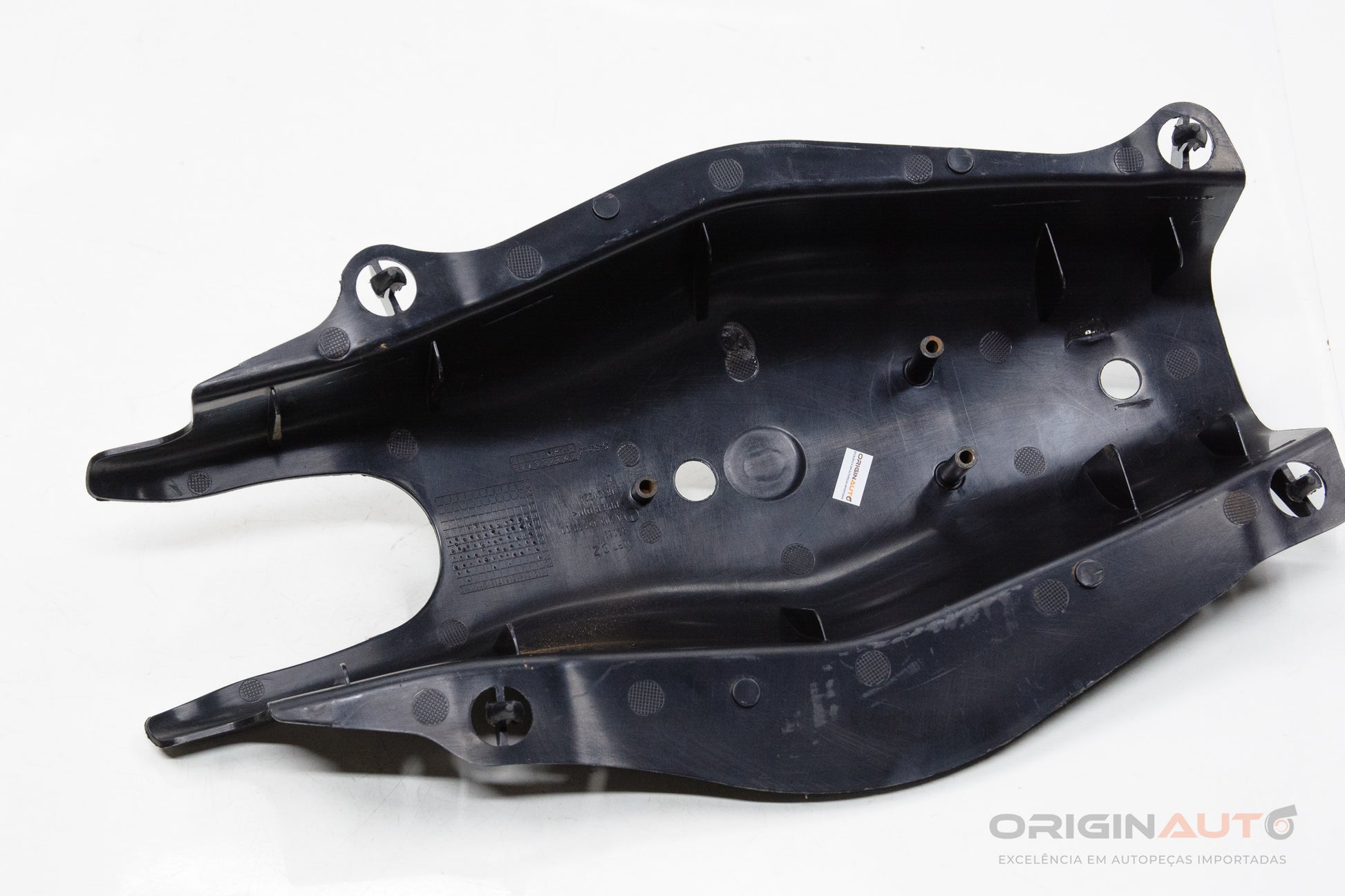 Capa Bandeja Suspensao Traseira Esquerda Mercedes C200 W205 2019 A2053522900