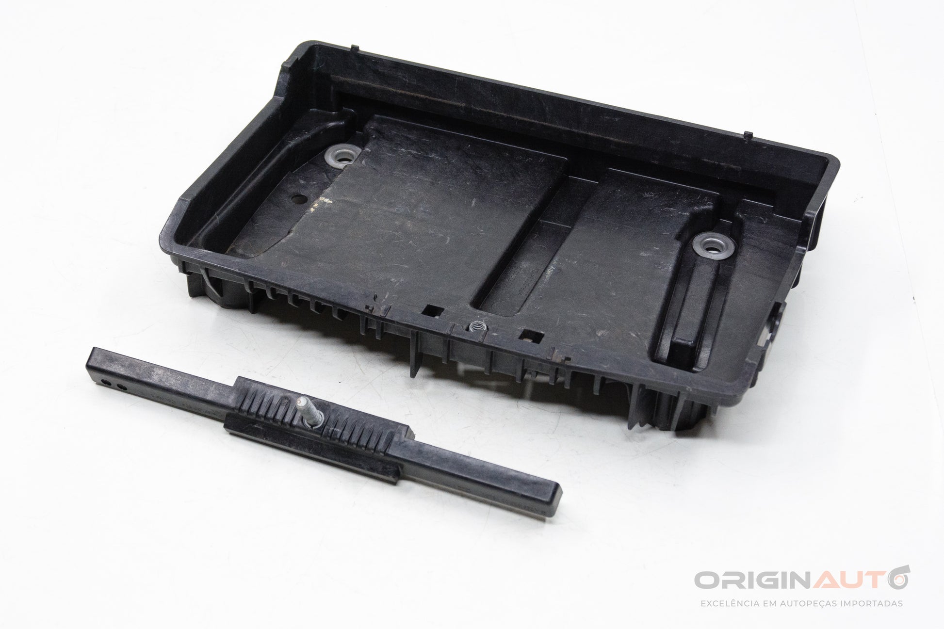 Suporte Bateria Mercedes C200 W205 2019 A2056201302