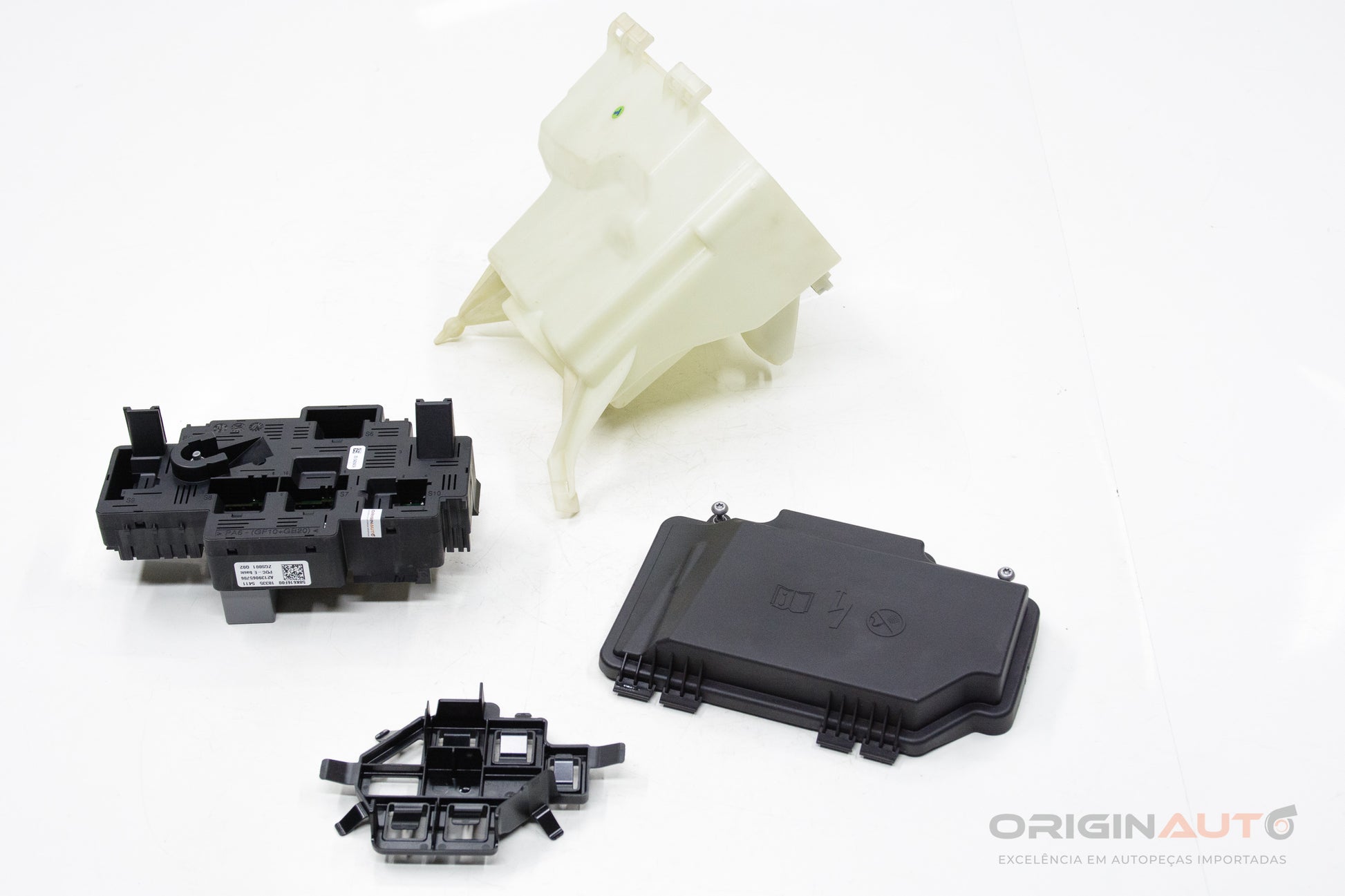 Caixa Fusiveis Motor Mercedes C200 W205 2019 A2139065706