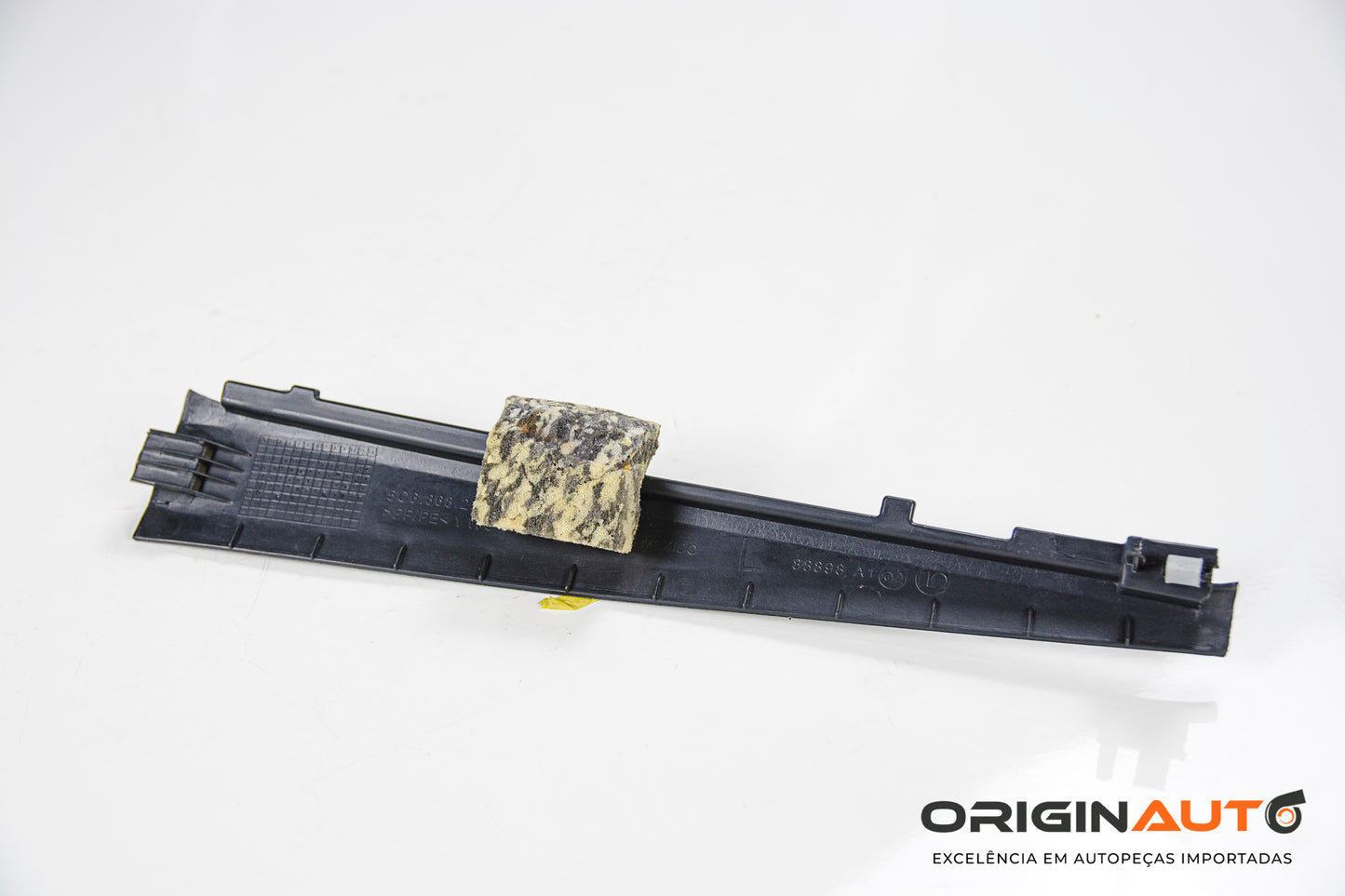 Acabamento Soleira Esquerda Volkswagen Jetta 2.0 Tsi 2014 5C6868237