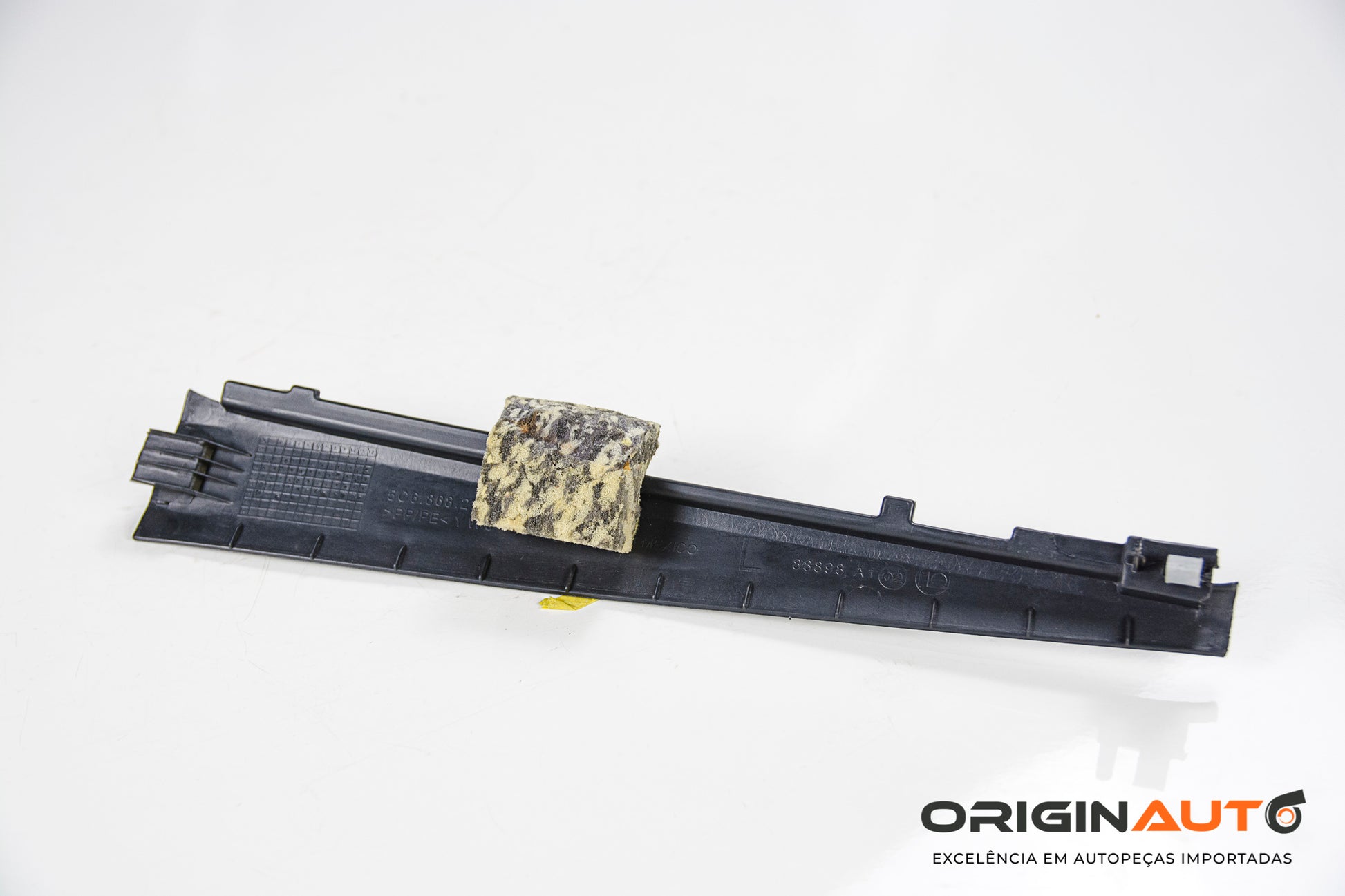 Acabamento Soleira Esquerda Volkswagen Jetta 2.0 Tsi 2014 5C6868237