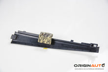 Acabamento Soleira Esquerda Volkswagen Jetta 2.0 Tsi 2014 5C6868237