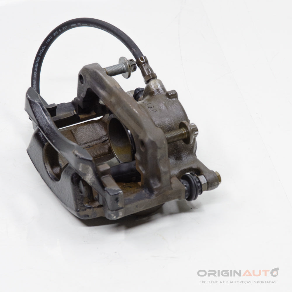 Pinca Freio Dianteira Esquerda Mercedes Cla 200 1.6 2018 A0004213781