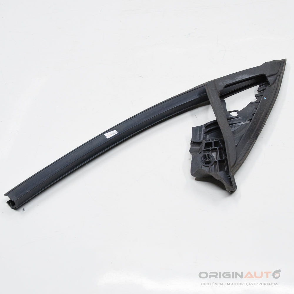 Canaleta Dianteira Direita Mercedes Cla 200 1.6 2018 A1177250229
