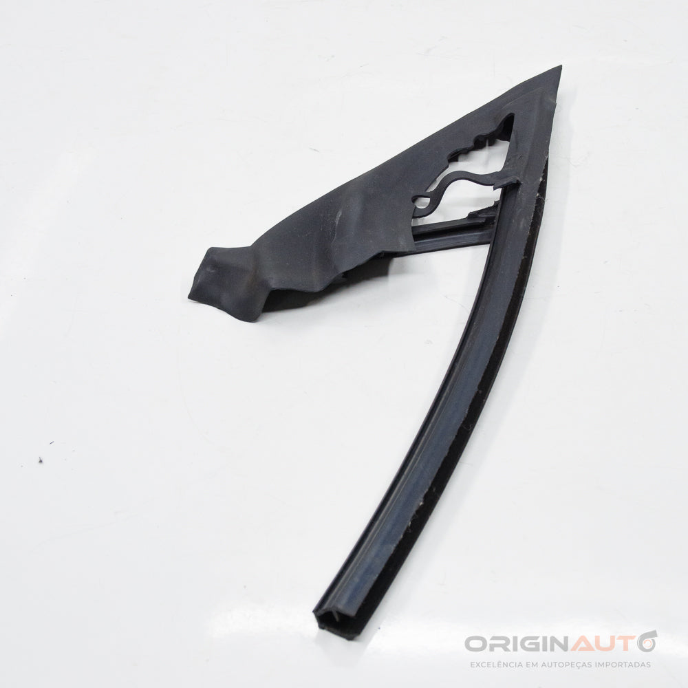 Canaleta Dianteira Direita Mercedes Cla 200 1.6 2018 A1177250229