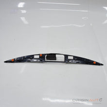 Moldura Acabamento Luz Placa Mercedes Cla 200 1.6 2018 A1177500093