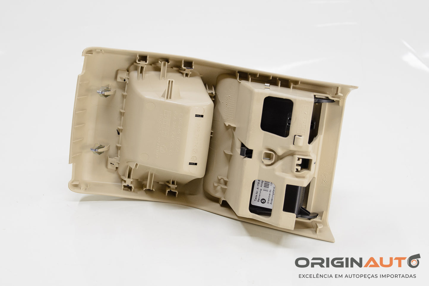 Acabamento Console Tras Mercedes Gla 200 2018 A2466460069