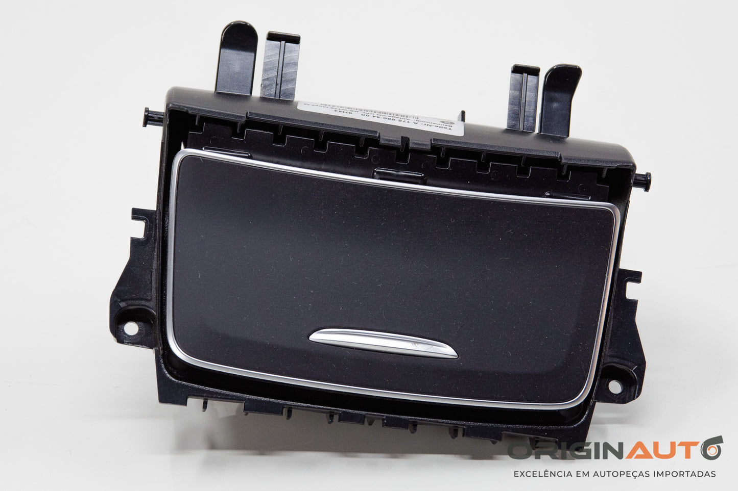 Porta Treco Tomada 12V Mercedes Gla 200 2018 A1766804400