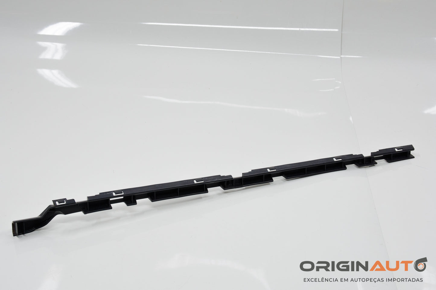 Suporte Caixa Ar Spoiler Dianteiro Direito Mercedes Gla 200 2018 A1566980114