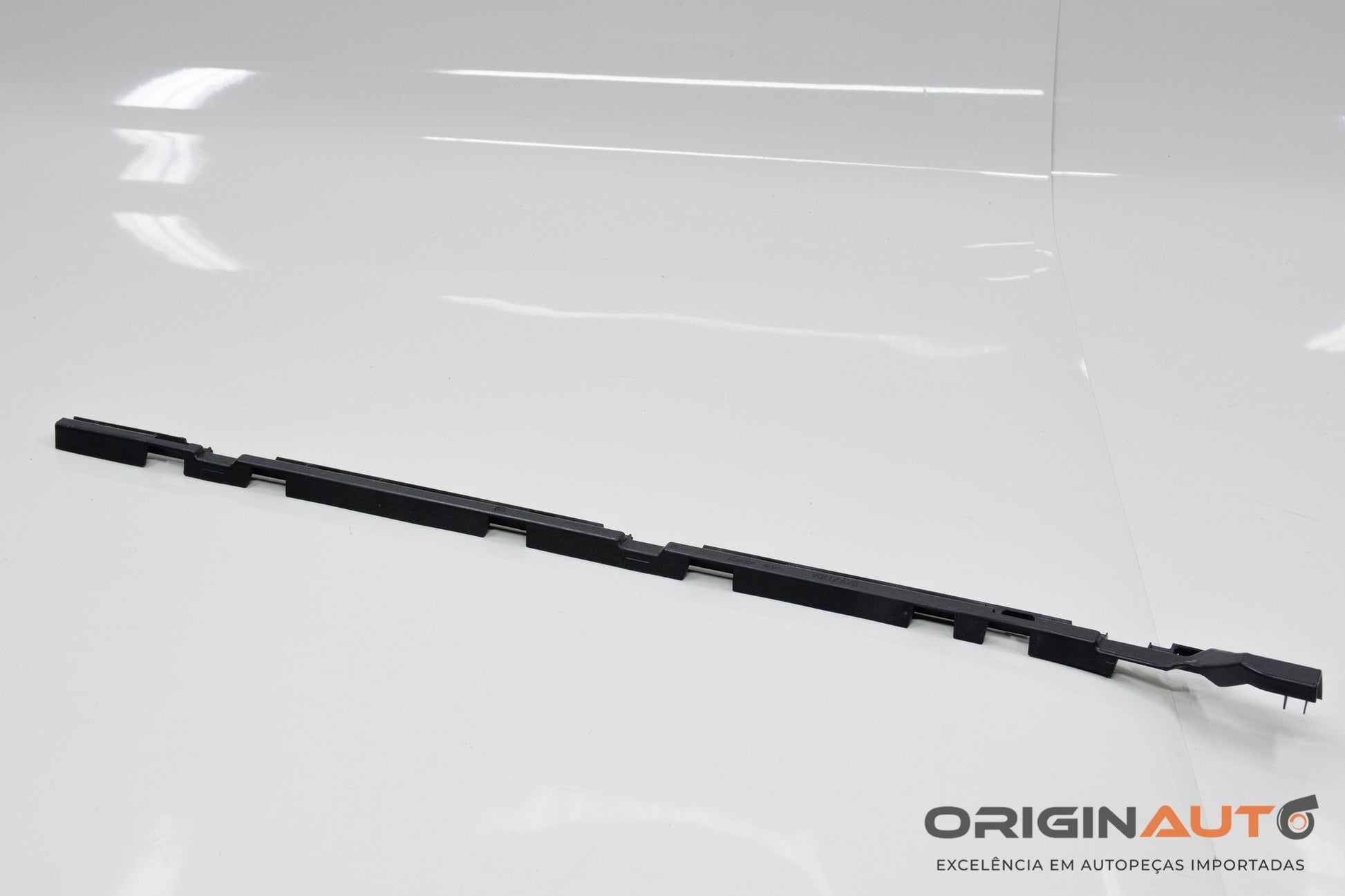 Suporte Caixa Ar Spoiler Dianteiro Direito Mercedes Gla 200 2018 A1566980114