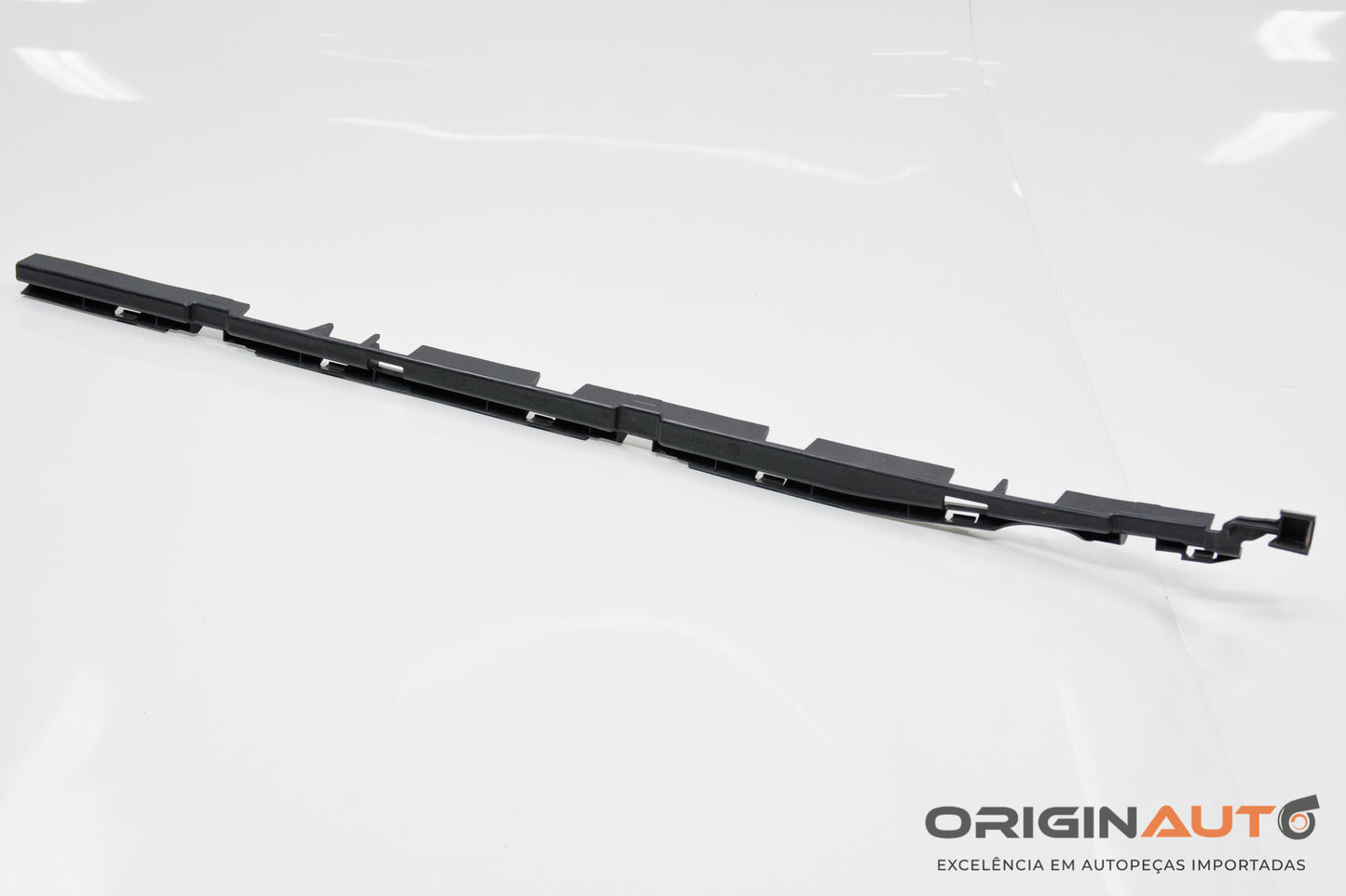 Suporte Caixa Ar Spoiler Traseiro Direito Mercedes Gla Gla 200 2018 A1566980314