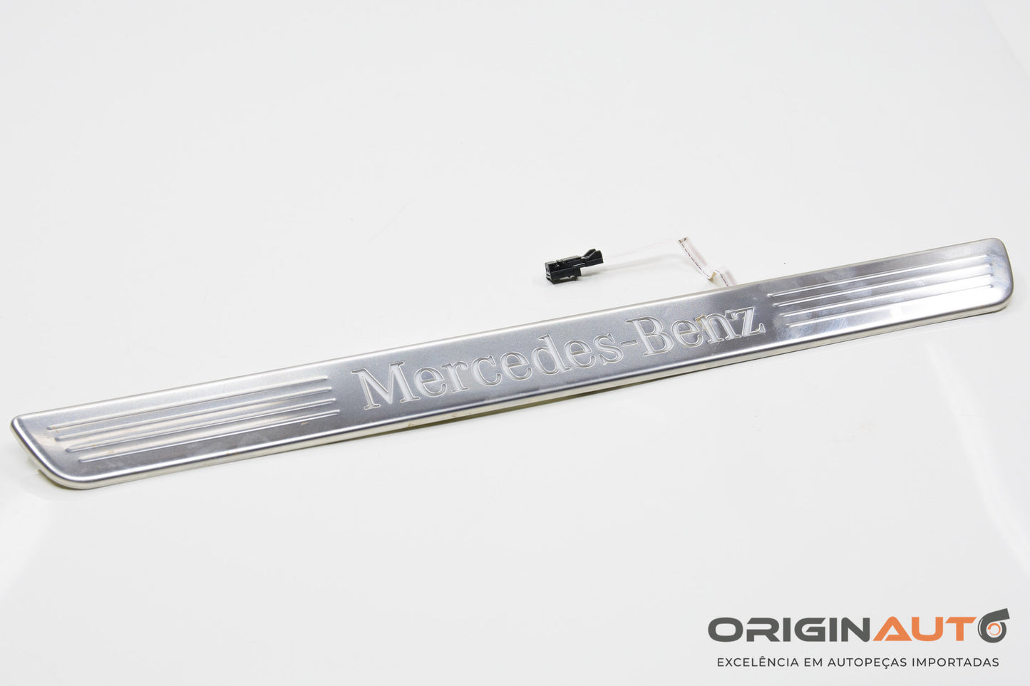 Soleira Porta Dianteira Direita Led Cromado Mercedes Gla 200 2018 A2466805400