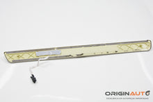 Soleira Porta Dianteira Direita Led Cromado Mercedes Gla 200 2018 A2466805400