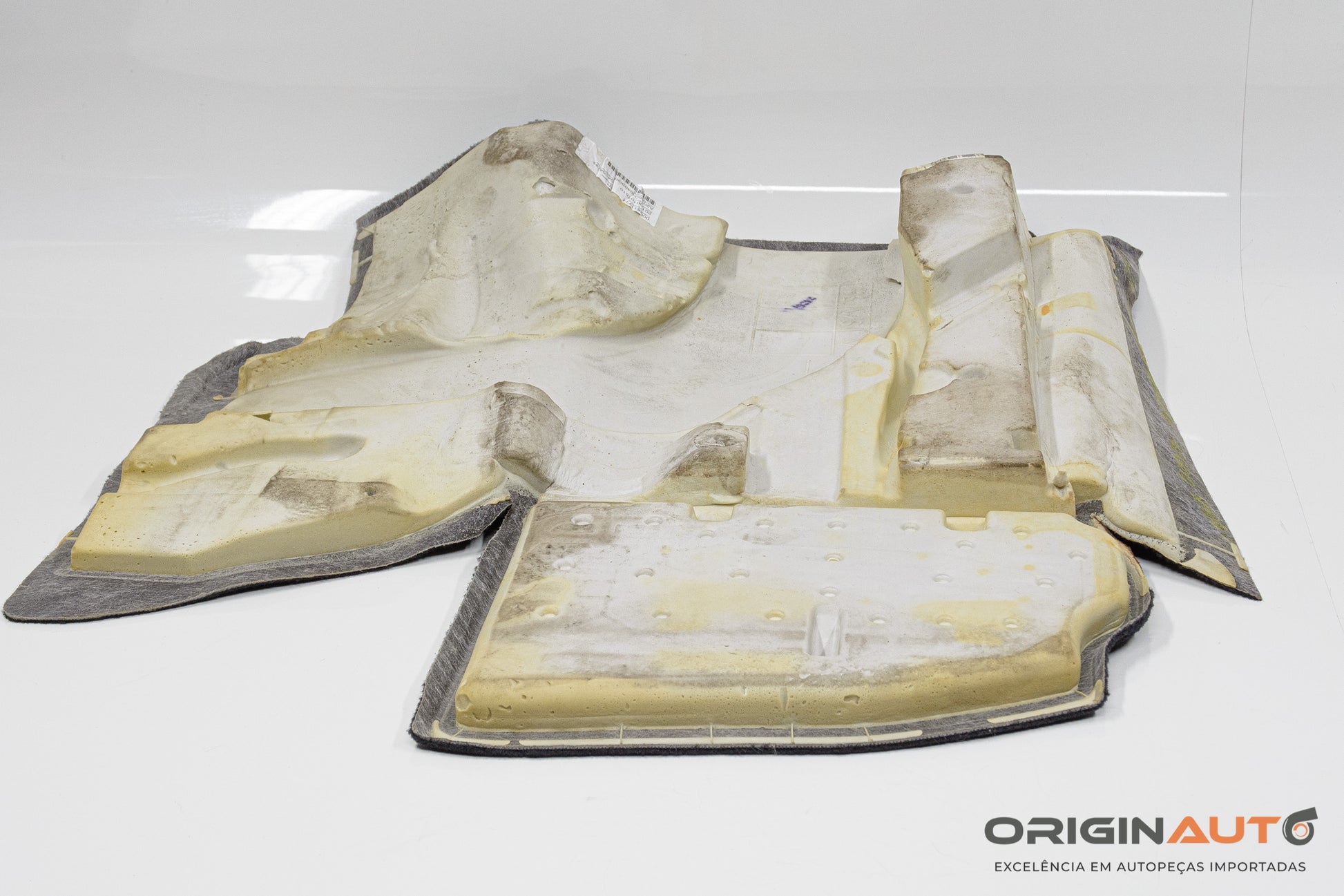 Carpete Dianteiro Direito Mercedes C 180 Coupe W204 2014 A2076803840