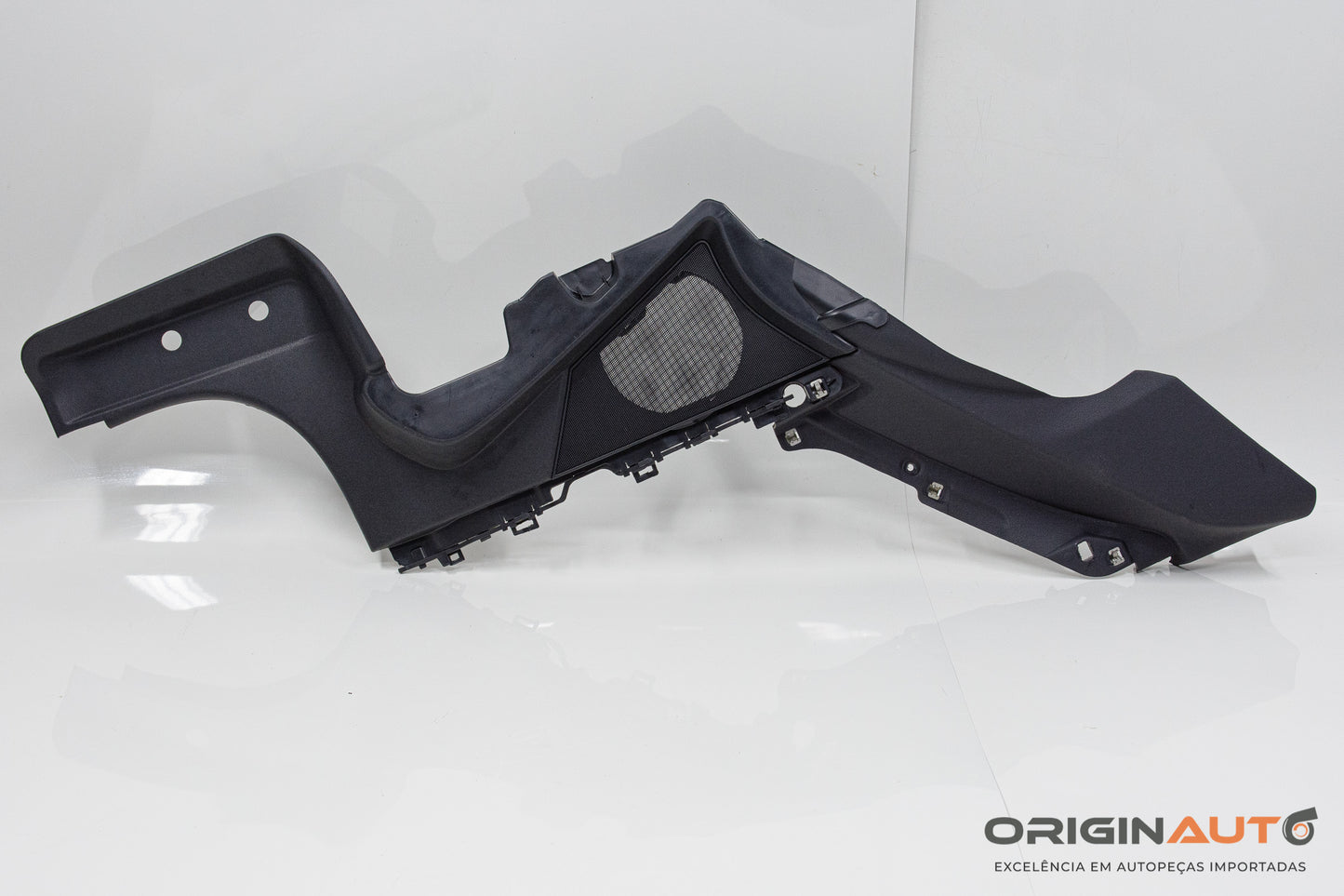 Acabamento Lateral Esquerdo Traseiro Mercedes C 180 Coupe W204 2014 A2076901325