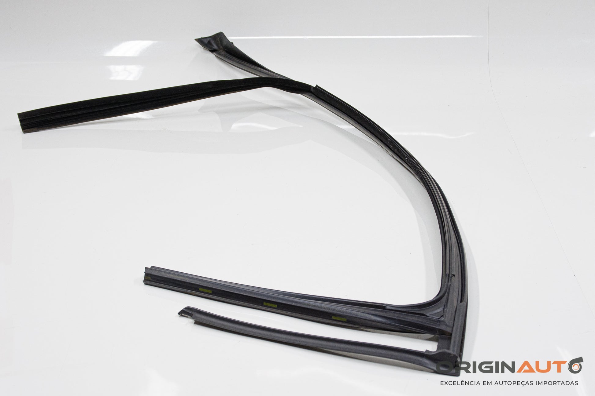 Moldura Vidro Direito Mercedes C 180 Coupe W204 2014 A2047251225