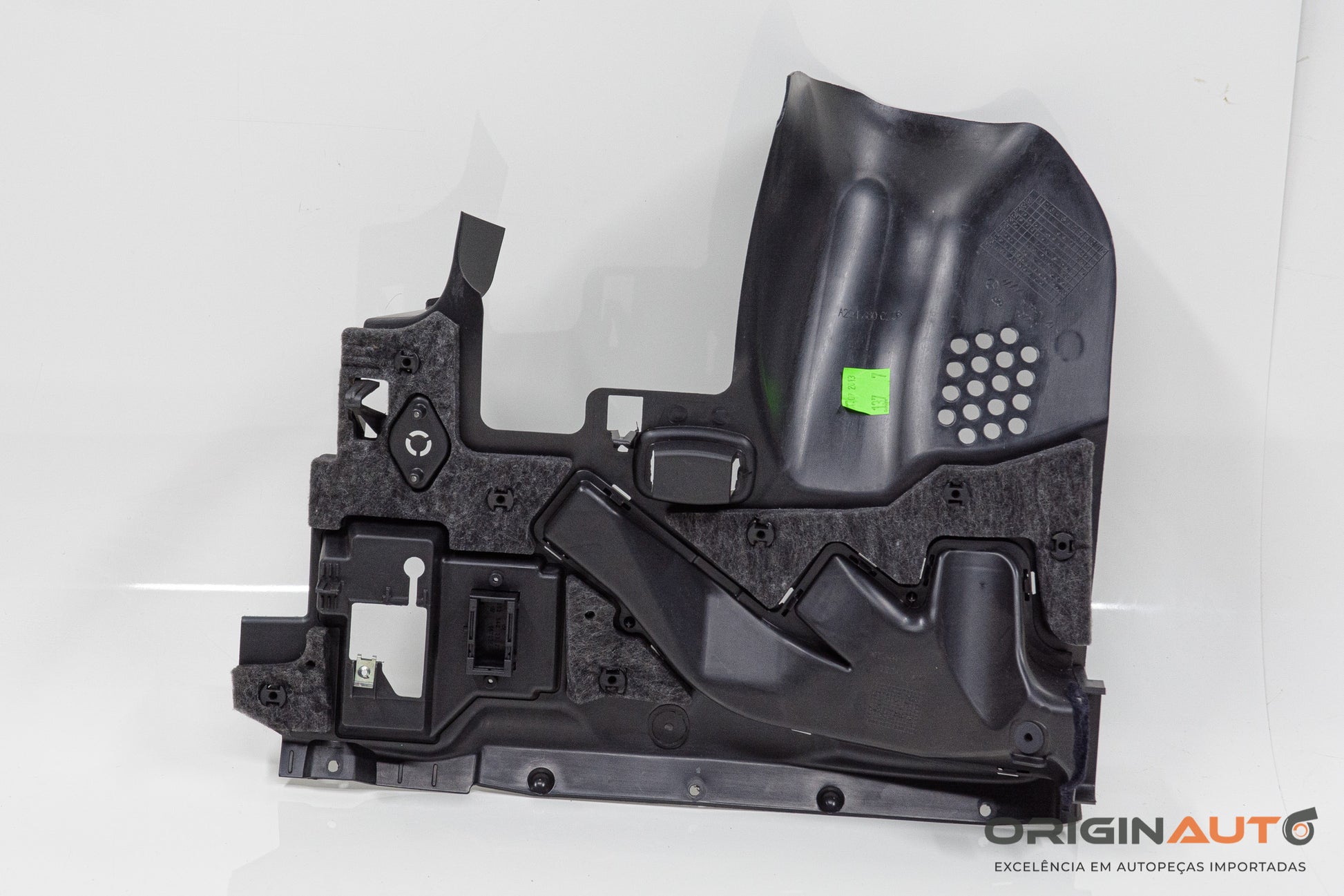 Acabamento Painel Inferior Esquerdo Mercedes C 180 Coupe W204 2014 A2046800108