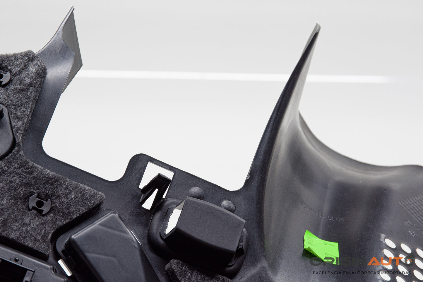 Acabamento Painel Inferior Esquerdo Mercedes C 180 Coupe W204 2014 A2046800108