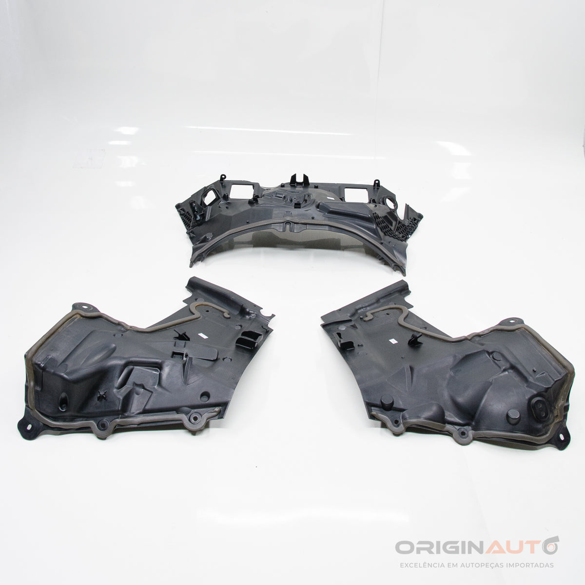 Cobertura Cofre Do Motor Mercedes C 43 Amg W205 2018 A2056207501 A2056205801