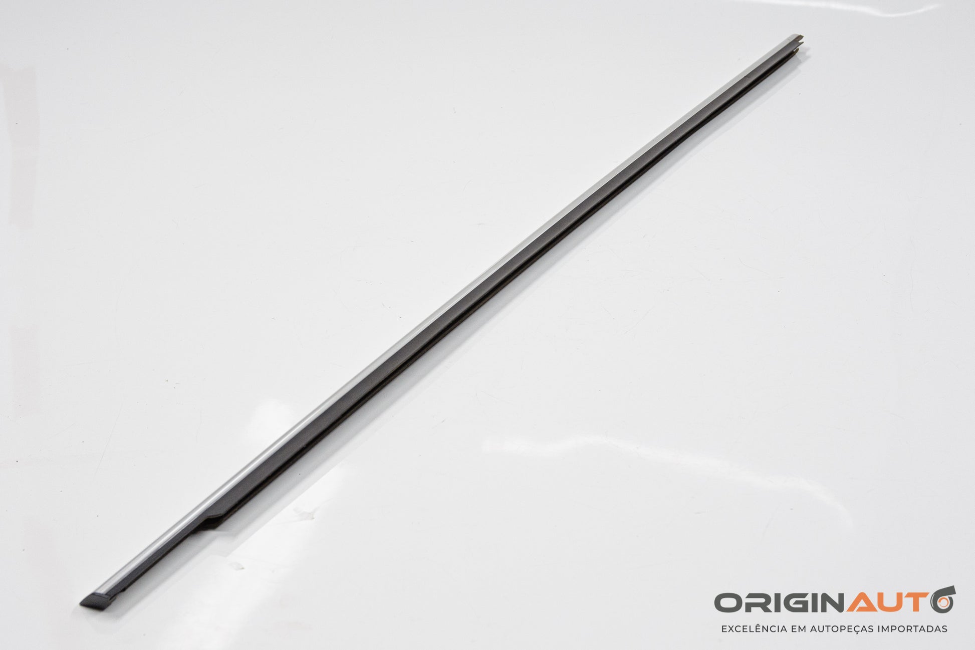 Moldura Vidro Dianteiro Esquerdo Mercedes C 180 Coupe W204 2014 A2047252765