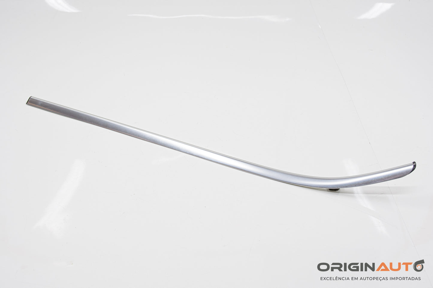 Friso Cromado Inferior Esquerda Mercedes C 180 Coupe W204 2014 A2046708312