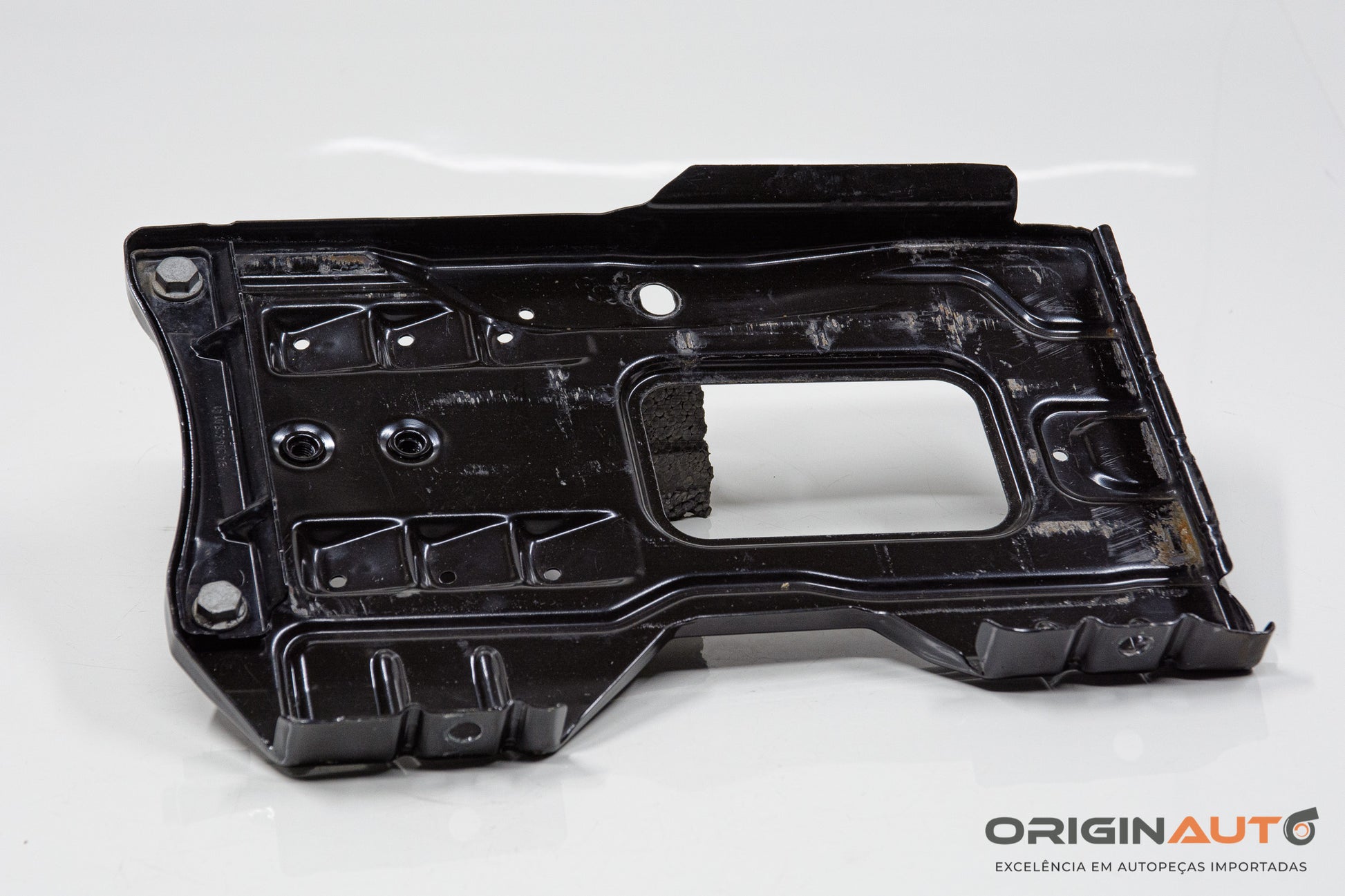 Suporte Base Bateria Mercedes C 180 Coupe W204 2014 A2046200018